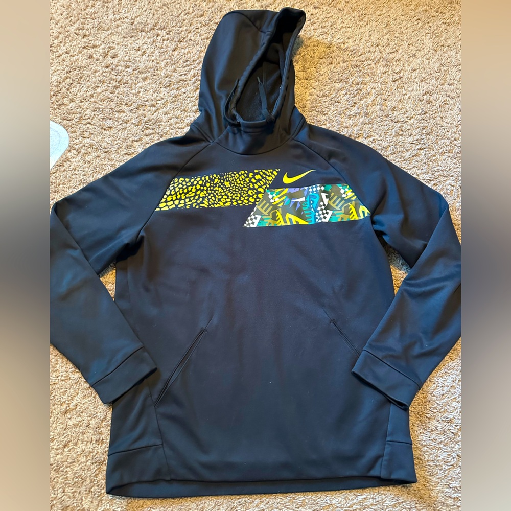 Nike Men’s Sporty Drawstring Hoodie!